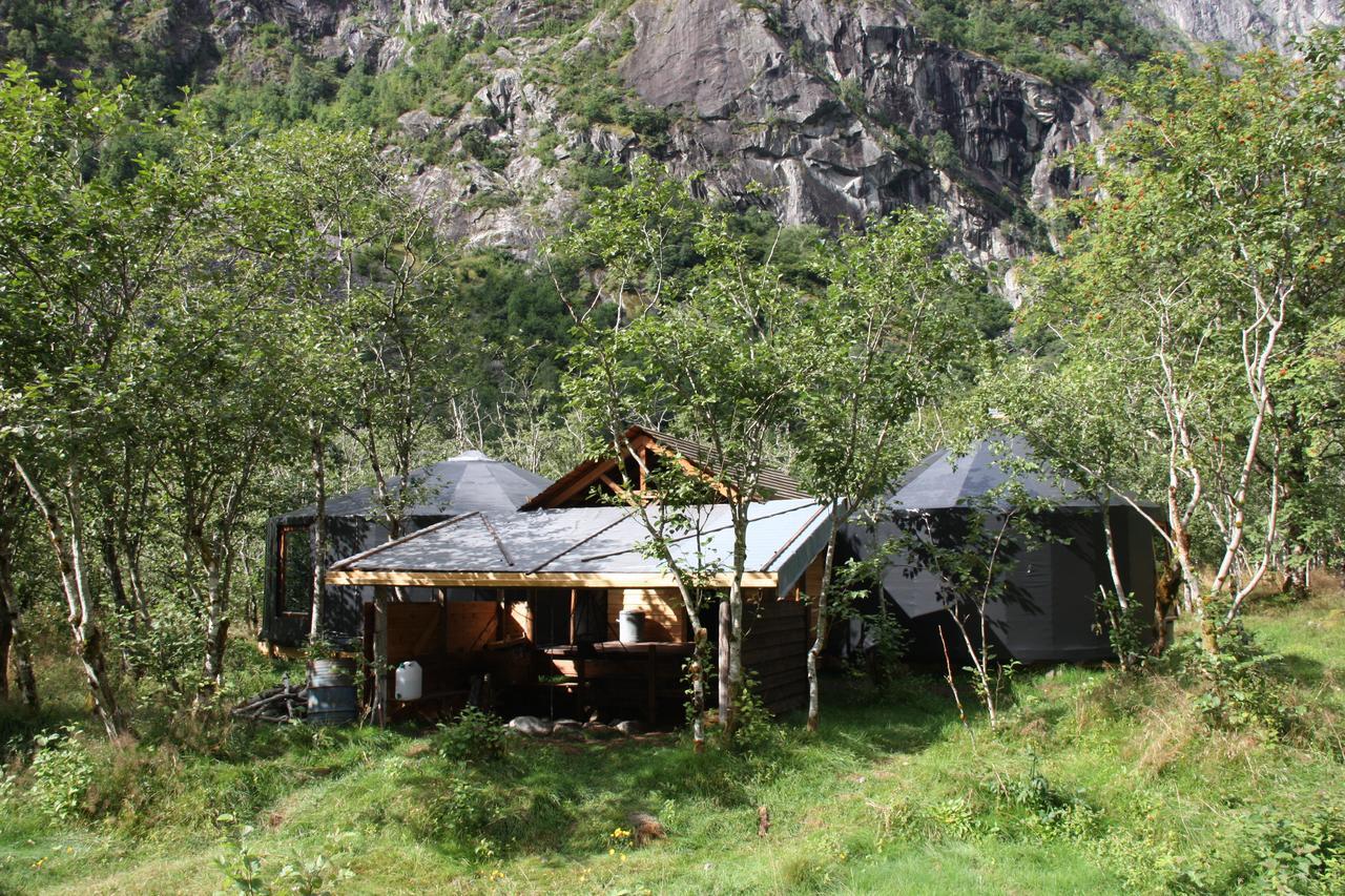Hardanger Basecamp Hostel Osa Exterior photo