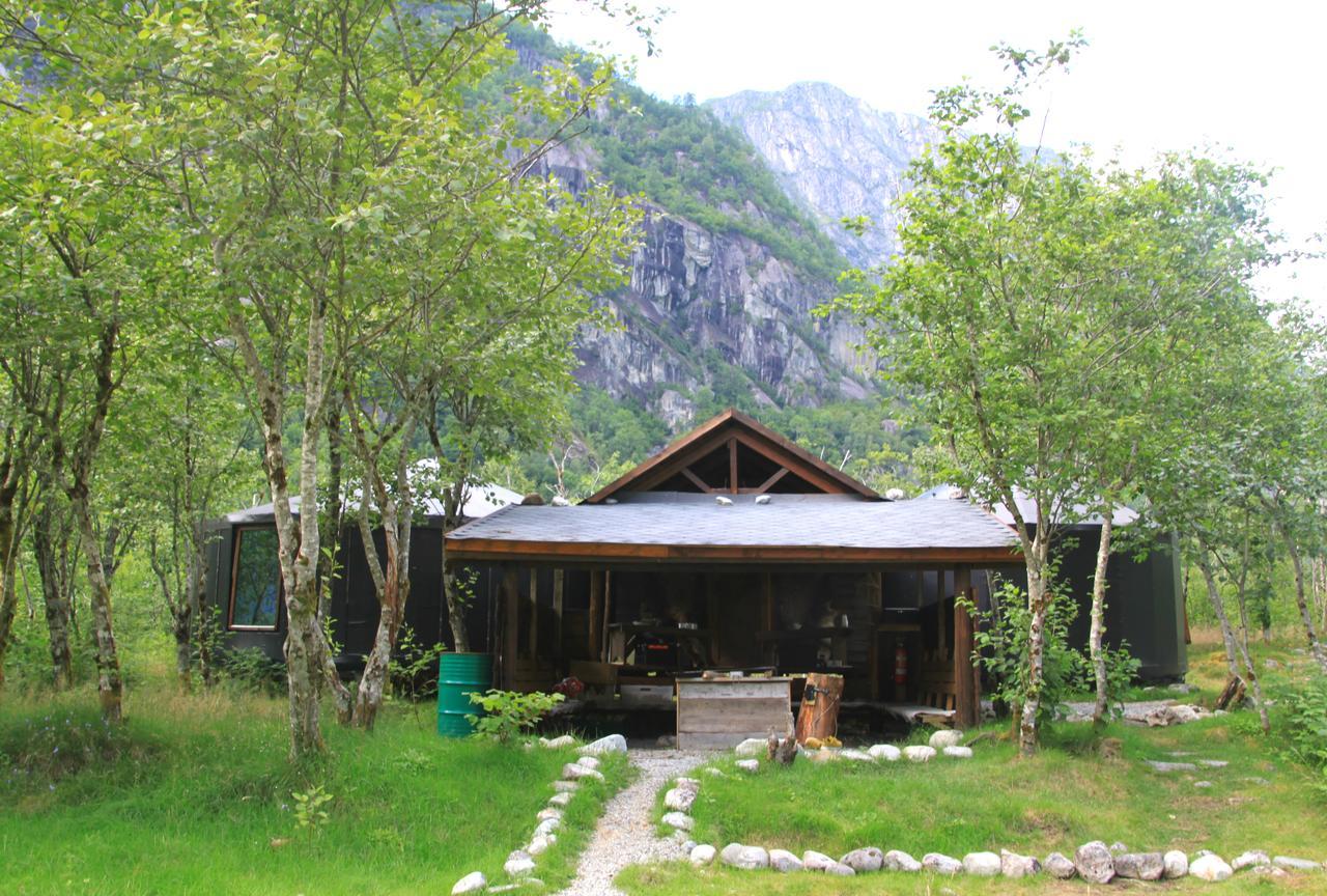 Hardanger Basecamp Hostel Osa Exterior photo